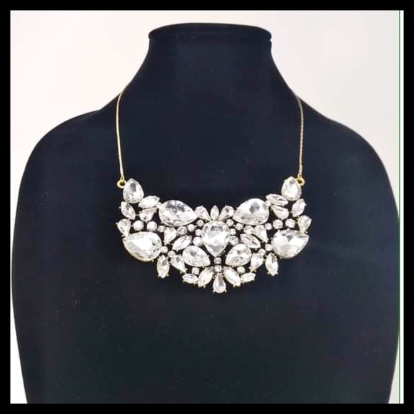 AMRITA SINGH Bib Necklace Clear Crystals & Sliding Gold Chain - Picture 3 of 8